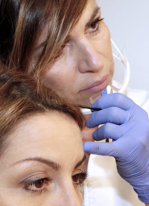 come-svolgo-il-trucco-permanente-sopracciglia-o-labbra